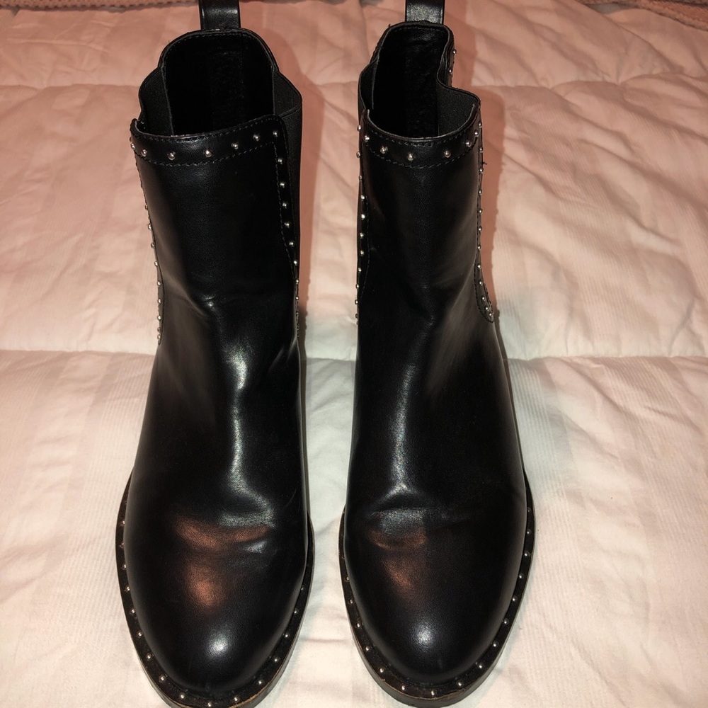 RENVY black Chelsea boots